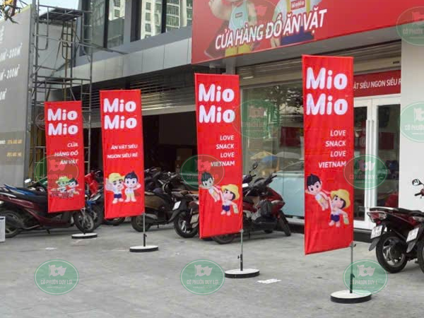 Nên chọn cờ phướn cánh buồm hay cờ chữ nhật cho quảng cáo ngoài trời?