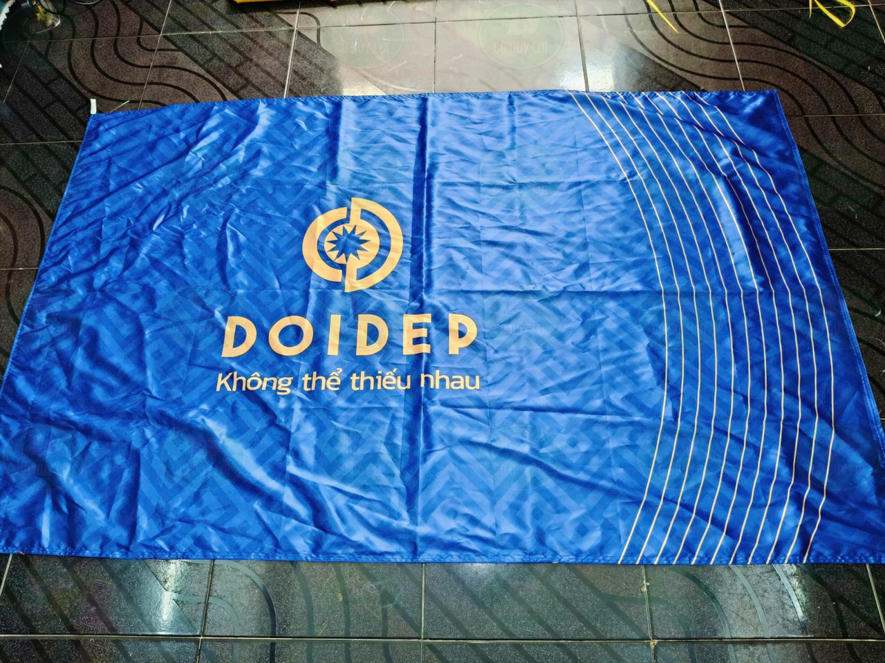in may cờ công ty đôi dép